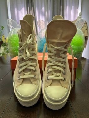 Nearly New. Converse All Stars High-top